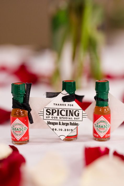 Tajin Party Favors, Sauce Wedding Favors, Hot Sauce Wedding Favors, Mexican Wedding Favors, Crawfish Boil Party, Mexican Birthday Parties, Rehearsal Dinner Decorations, Engagement Party Favors, Unique Wedding Gowns