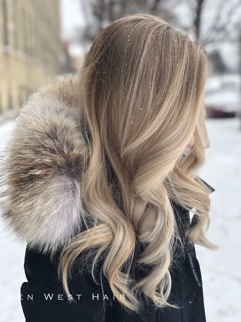 Blonde Hair Brown Root Smudge, Root Smudge Vs Balayage, Brown To Blonde Root Smudge, Natural Blonde Root Smudge, Root Tap Vs Root Smudge, Smudged Root, Blonde Root Smudge, Blonde Hair With Root Smudge, Root Smudge Blonde