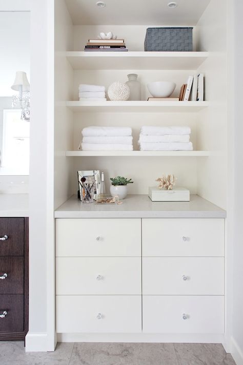 Beautifully styled bathroom nook featuring built-in drawers paired with nickel hardware topped with a gray counter. Bathroom Built Ins, Bathroom Basket Storage, Linen Closet Organization, Bathroom Closet, Bathroom Storage Shelves, Bathroom Storage Organization, Room Shelves, Room Closet, Trendy Bathroom