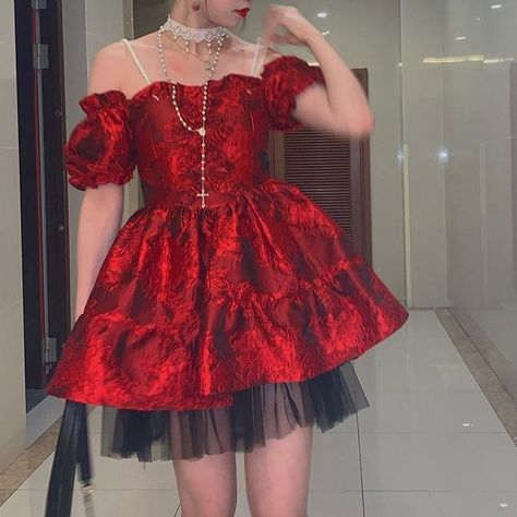 Red Puffy Dresses, Short Poofy Dresses, Short Puffy Dresses, Long Sleeve Grunge, Puffy Sleeves Dress, Early 2000s Aesthetic, Y2k Fashion Aesthetic, Skirt Aesthetic, Y2k Aesthetic Fashion