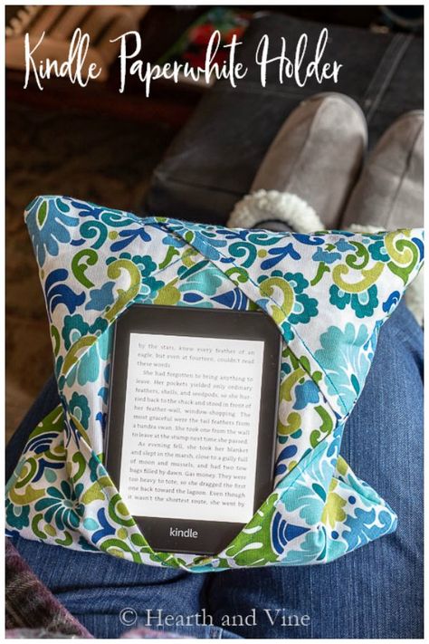 Enjoy reading on your lap or in bed with this easy to make Kindle holder for the Kindle Paperwhite. Kindle Aesthetic Case, White Kindle, Kindle Holder, Kindle Aesthetic, Quilted Pillows, Book Rest, Book Pillow, Summer Sewing, Memory Pillows