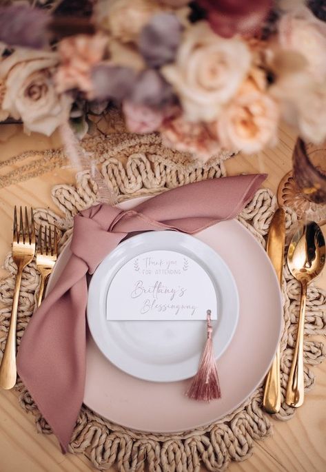 حفل توديع العزوبية, Dinner Party Table Settings, Deco Champetre, Decoration Evenementielle, Elegant Bohemian, Dinner Party Table, Party Table Settings, Dusty Rose Wedding, Dinner Table Decor