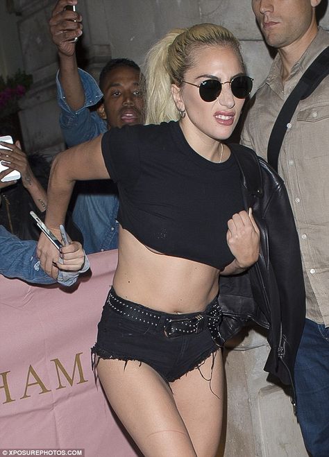 Lady Gaga Looks, Minimalist Chic Fashion, Lady Gaga Outfits, Perfect Illusion, Lady Gaga Joanne, Lady Gaga Fashion, Lady Gaga Photos, Tiny Shorts, Lady Gaga Pictures