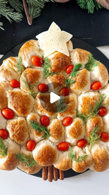 Cheesy Christmas Tree Bread, Tree Bread, Dill Butter, Christmas Tree Bread, Party Food Bars, Christmas Eats, Christmas Bread, Holiday Hosting, Best Christmas Recipes