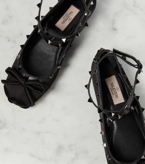 Valentino Flats, Satin Ballet Flats, Lace Up Ballet Flats, Urban Shoes, Fall 24, Valentino Black, Bow Flats, Bow Shoes, Valentino Rockstud