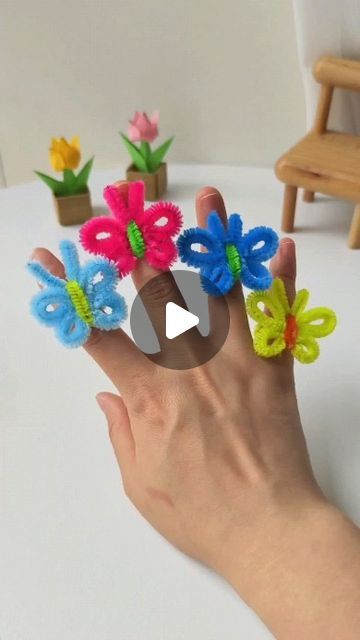 Craft For March For Kids, Craft Idea For Kindergarten, Butterfly Popsicle Stick Craft, Spring Art Ideas For Toddlers, Spring Art Projects Preschool, Fun Spring Crafts For Preschoolers, Easy Spring Activities For Preschool, Activities For Spring For Preschool, Pipe Cleaner Butterfly Rings