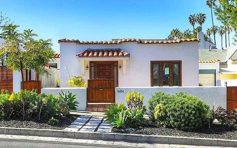 1922 Spanish: 1484 Scott Ave., Los Angeles, 90026 California Spanish Style Homes, Mexican House Exterior, Small Spanish Style Homes, Spanish Exterior, Spanish Mission, Spanish Hacienda, Spanish Bungalow, Bungalow Exterior, Mediterranean Style Homes