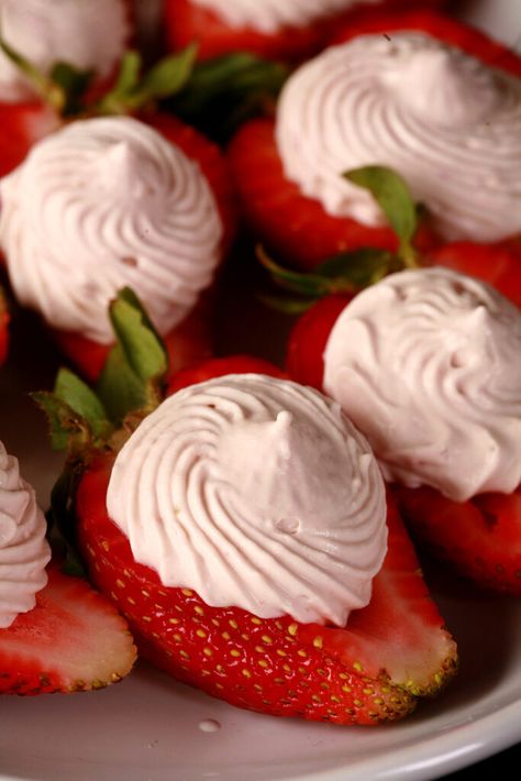 Deviled Strawberries Recipe, Deviled Strawberries, Creamy Chocolate Cheesecake, Cream Cheese Appetizer, Strawberry Whipped Cream, Cut Strawberries, Viral On Tiktok, Strawberry Cream Cheese, Strawberry Filling