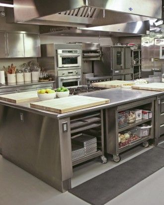 martha stewart kitchen | Best of "The Martha Stewart Show" Commercial Kitchen Design For Home, Restaurant Kitchen Design Ideas, Design Portfolio Layout, Restaurant Kitchen Design, Commercial Kitchen Design, Architecture Restaurant, Bakery Kitchen, Industrial Kitchen Design, Design Café