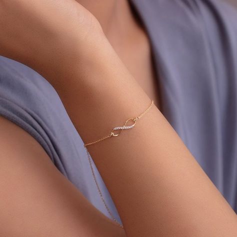 Round Diamond Bracelet, Gold Infinity Bracelet, Initial Bracelet Silver, Infinity Charm Bracelet, Gold Arm Band, Dainty Gold Bracelet, Modern Gold Jewelry, Armband Gold, Infinity Charm