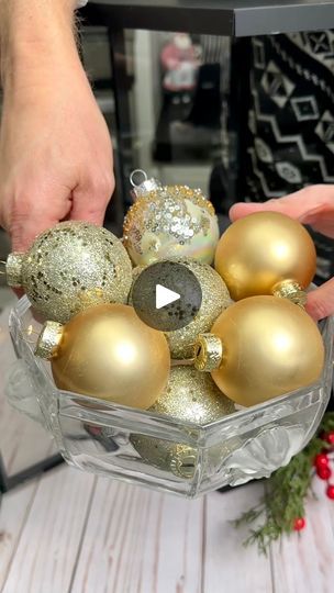 Christmas Lanterns Diy, Christmas Lantern Ideas, Christmas Boxes Decoration, Fall Lantern Decor, Holiday Centerpieces Diy, Lantern Christmas Decor, Lantern Crafts, Holiday Lanterns, Diy Centerpiece