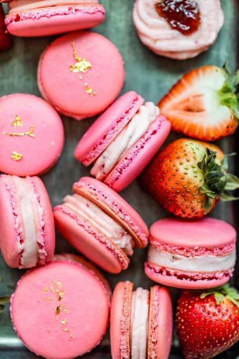 Strawberry Macaroons, Strawberry Macarons, Strawberry Macaron, Macaron Filling, Strawberry Powder, Party Food Dessert, Strawberry Preserves, Strawberry Filling, Freeze Dried Strawberries