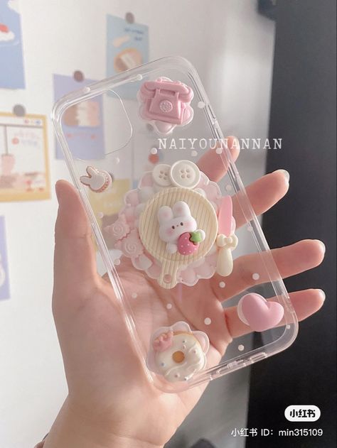 Cream Glue Ideas, Decoden Phone Case Aesthetic, Decoden Aesthetic, Decorated Phone Cases, Clay Phone Case, Decoden Ideas, Custom Phone Cases Ideas, Decoden Diy, Decoden Case