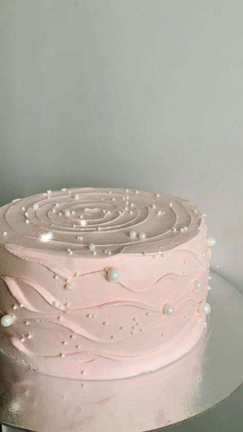 Birthday Cake 28th Girl, Cake Ideas For Women Birthday Simple, That Girl Since Cake, It Girl Birthday Cake, Cake 12th Birthday Girl, Cake Ideas For 13th Birthday Girl, Plain Pink Cake, Aesthetic Simple Cake, 15 Cakes Ideas