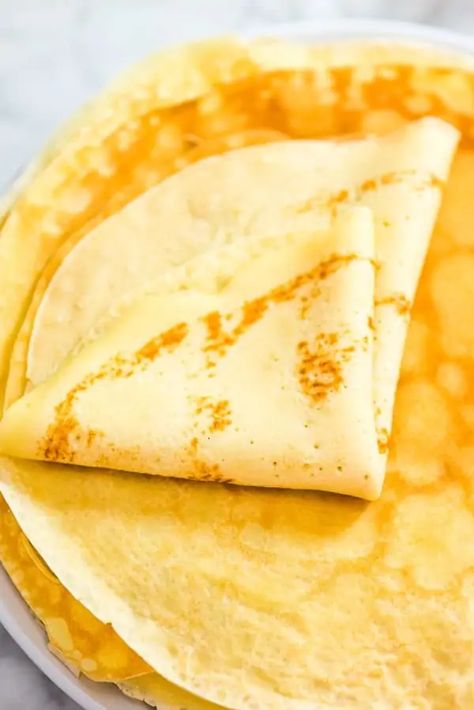 This is a simple, foolproof, and tasty Sweet Crepes recipe. Follow my step-by-step photos or video instructions to make this scrumptious treat at home. Pasti Fit, Sweet Crepes Recipe, Crepes Recipe, Sweet Crepes, Crepe Recipes, Savory Breakfast, Breakfast Dishes, Food Cakes, Easy Breakfast