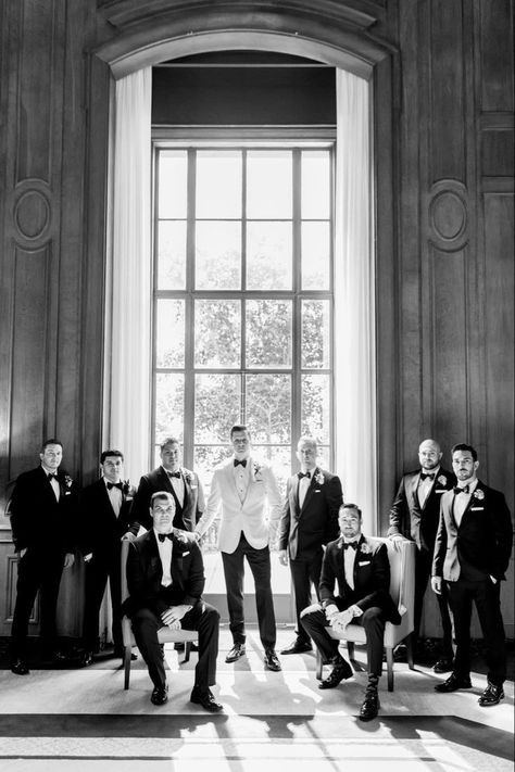 Big Bridal Party Photos Group Shots, Wedding Action Shots, Groomsmen Morning Of Wedding, Bridesmaids And Groomsmen Photos, Wedding Photos With Family Group Shots, Wedding Day Group Photos, Group Wedding Pictures, Editorial Groomsmen Photos, Wedding Photos Family Group