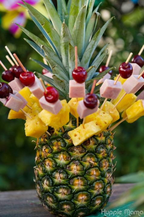 pineapple Summer Luau Party, Luau Party Food, Appetizer Display, Luau Food, Hawaiian Party Theme, Aloha Party, Hawaiian Party Decorations, Luau Theme Party, Hawaiian Luau Party