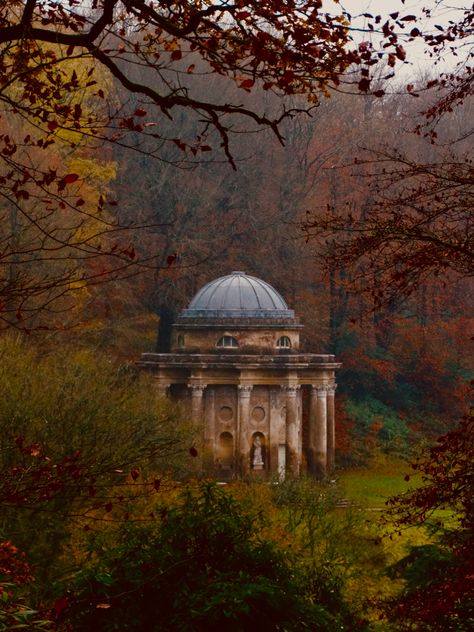 Stourhead Garden Pride And Prejudice, Pride And Prejudice Fall Aesthetic, 1300s Aesthetic, Greek Garden Aesthetic, Stourhead Garden, Stourhead House, Temple Aesthetic, Garden Temple, Kingdom Aesthetic