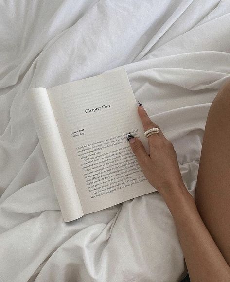 Aria Vitiello, Bookstagram Inspiration, Kampot, Cora Reilly, Photographie Inspo, Foto Ideas Instagram, Book Girl, Foto Inspiration, Book Inspiration