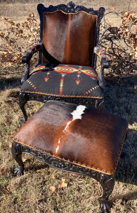 Cowhide Upholstery Diy, Western Interior Design Rustic, Western Living Room Decorating Ideas Ranch Style Interior Design, Western Furniture Ranch Style, Antique Western Decor, Western Sofa, Western Chairs, Western Chair, Southwest Furniture