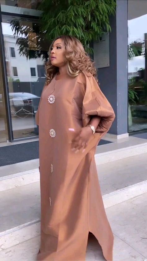 Nigerian Kaftan For Women, Boubou Styles For Women, Kaftan Styles, Bubu Gown Styles, Modest Dresses Fashion, Chic Dress Classy, Best African Dresses, African Fashion Skirts, African Print Dress Designs