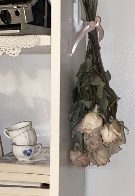 Angelic Aesthetic, Dried Roses, Nothing But Flowers, After Life, Foto Ideas Instagram, Room Makeover Inspiration, Bedroom Inspo, Dream Room, New Room