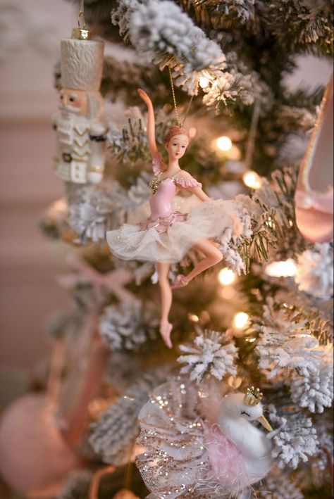 Nutcracker Ballet Aesthetic Pink, Nutcracker Clara Aesthetic, Nutcracker Christmas Tree Pink, Nutcracker Christmas Pink, Pink Christmas Nutcracker, The Nutcracker Ballet Christmas Decor, Pinkmas Bedroom, Nutcracker Ballet Christmas Decor, Ballet Christmas Aesthetic