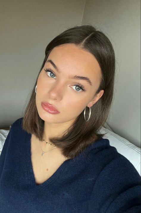 Short Hair Clean Look, Clean Girl Short Hair, Short Hair Inspo Aesthetic, Effortless Makeup Look, Emma Aurora, Beautiful Short Hairstyles, Annika Volkov, Brown Hair Inspo, Rina Kent