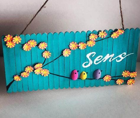 #popsiclestickcrafts #nameplate #homedecorideas #wallhanging Nameplate Diy Ideas, Diy Crafts That Sell Well, Icecreamsticks Crafts, Diy Nameplate, Popsicle Stick Art, Diy Popsicle Stick Crafts, Popsicle Crafts, Stick Crafts, Diy Yarn Crafts