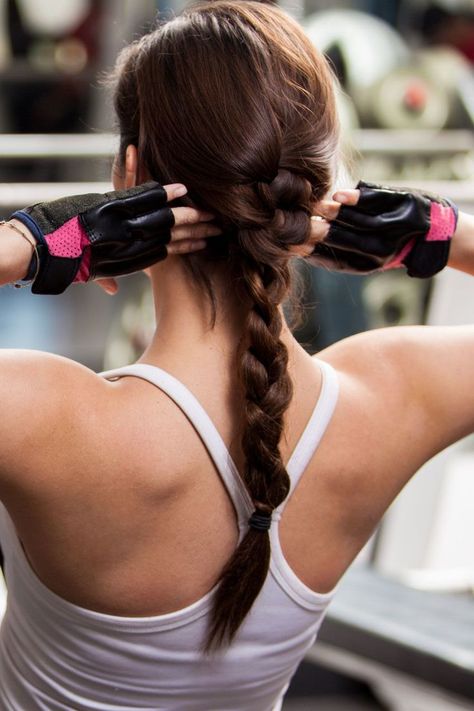 Sports Hairstyles For The Gym And Exercise ❤ #lovehairstyles #hair #hairstyles #haircuts Dumbbells Workout, Gym Dumbbells, Softball Hairstyles, Gym Hairstyles, Workout Hairstyles, Exercise Gym, Fitness Photos, Sports Hairstyles, Sporty Hairstyles