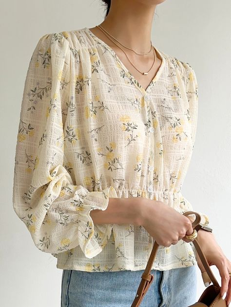 Floral Blouse Outfit, Cotton Tops Designs, Stile Boho Chic, Tops For Women Casual, Chiffon Tops Blouses, Blouse Casual Fashion, Romantic Blouses, Women Blouses Fashion, Fashion Top Outfits