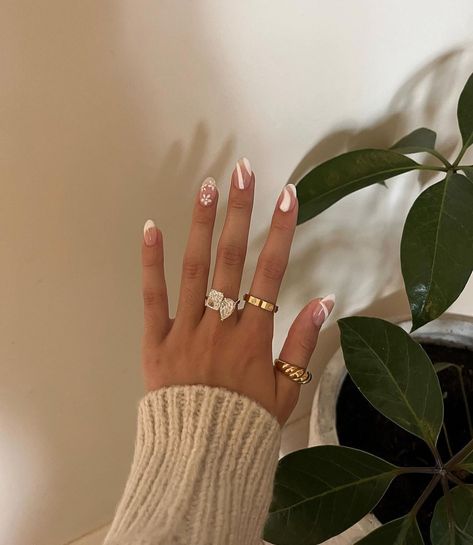 OBJKTS JEWELRY on Instagram: “We’ve rounded up a few of our fave recent tagged photos 💍🤩 we love seeing how you wear your jewels!” Ongles Beiges, Prom Inspo, Nail Jewels, Senior Prom, Nails Inspo, Nude Nails, White Nails, Fake Nails, Simple Nails