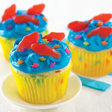 Fish Cupcakes, Summer Cupcakes, Blue Frosting, Cupcake Mix, Kid Cupcakes, Cupcake Wars, Swedish Fish, Sea Birthday, Fun Treats