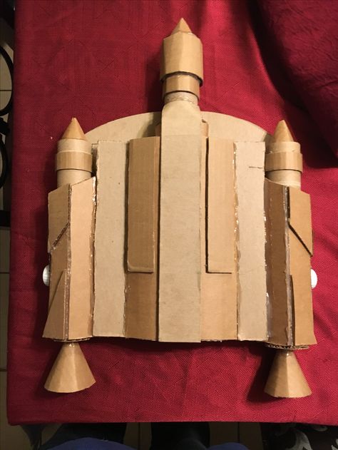 Mandalorian Jetpack Diy, Bo Katan Cosplay Diy, Bokatan Mandalorian Cosplay, Diy Mandalorian Helmet, Star Wars Props Diy, Star Wars Costumes Diy, Disfraz Star Wars, Mandalorian Costume, Armadura Cosplay