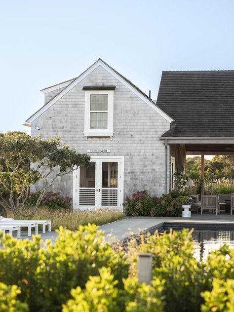 Nantucket Pool House — Robert Dean Architects Modern Beach Cottage Exterior, Nantucket Pool, Cottage Exterior Ideas, Modern Beach Cottage, New England Beach, Beach Cottage Exterior, Nantucket Style Homes, Workshop Apd, New England Beach House