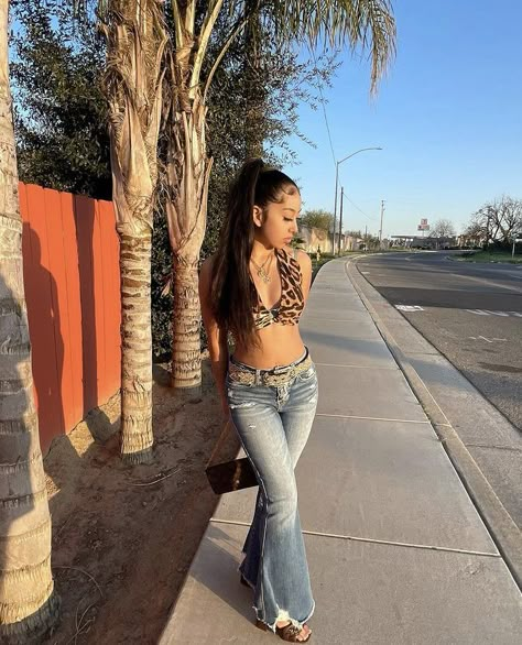 Y2k Latina Outfits Summer, Cute 18th Birthday Outfits Casual, Party Y2k Outfits, Bright Feminine Aesthetic, 2000s Latina Outfits, Girly Summer Outfits Aesthetic, Latina Mami Outfits, 90s Fine Outfits, Glam Outfit Aesthetic