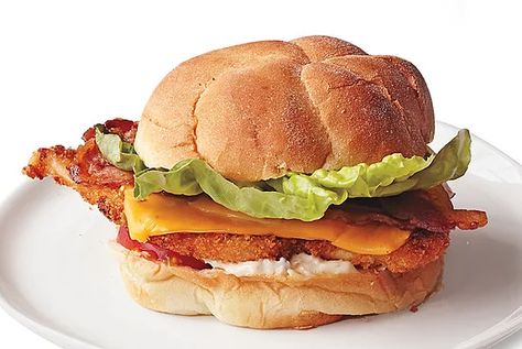 chicken cutlets sandwich Regular Hot Sandwiches, Regular Cold Sandwich, Easy Chicken Sandwich Recipes, Picnic Sandwich Recipes, Sandwich Recipes For Lunch, Easy Chicken Sandwich, Chicken Club Sandwich, Ms Recipes, Tasty Sandwiches