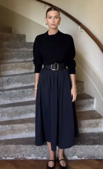 Aline Skirt Outfit Work, Black Column Skirt Outfit, Elegant Comfy Outfit, Aline Skirt Outfit, Full Skirt Outfit, A Line Fashion, Maxi Skirt Casual, Rok Outfit, Black Skirt Outfits