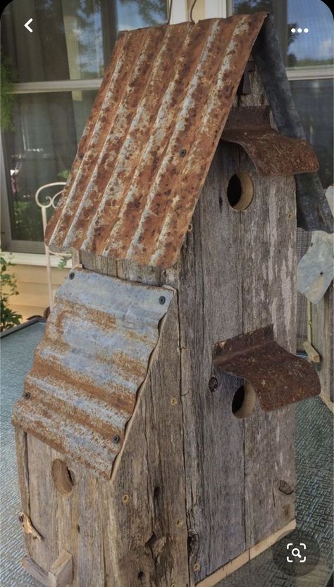 Rustic Bird Houses Ideas, Unique Bird Houses Diy, Whimsical Bird Houses, Primitive Birdhouses, Rustic Bird Houses, Birdhouse Diy, Vintage Birdhouse, Unique Birdhouses, Country Craft Ideas