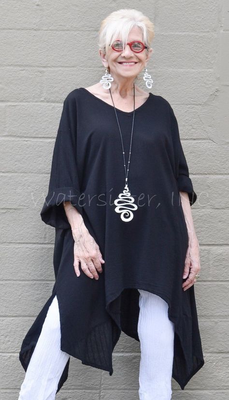 Cotton Gauze Clothing, Summer Poncho, Lagenlook Clothing, Stylish Outfits For Women Over 50, Casual Linen Pants, Casual Fashion Trends, Over 60 Fashion, Advanced Style, Nice Outfits