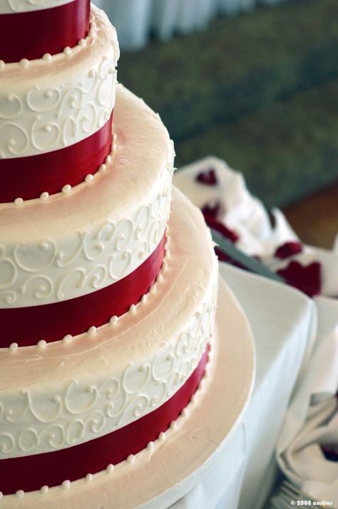 Red Velvet Wedding Cake Red Velvet Wedding, Red Velvet Wedding Cake, Christmas Wedding Cakes, Wedding Cake Images, Velvet Wedding, Wedding Cake Pictures, Torte Cupcake, Winter Wedding Cake, Red Cake