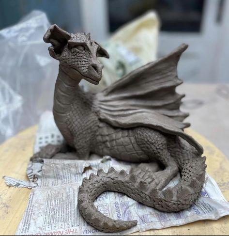 Ceramic Dragons Pottery, Ceramic Dragon Sculpture, Clay Dragon Easy, Dragon Clay Sculpture, Dragon Ceramics, Dragon Sculpture Clay, Pottery Dragon, Dragon Clay, Ceramic Dragon