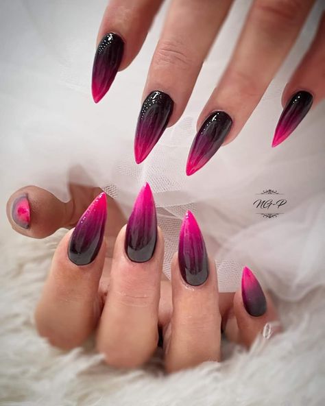 Black And Rose Nails, Stiletto Ombre Nail Designs, Villain Nails Aesthetic, Stiletto Nails Ombre, Medium Stiletto Nails Designs, Black And Pink Ombre Nail Designs, Black Ombre Nails Almond, Pink And Black Almond Nails, Pink Black Ombre Nails