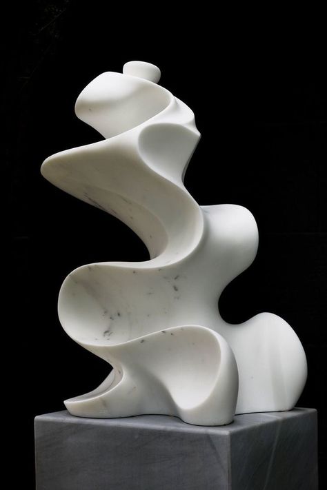 This squiggly ceramic sculpture is a good example of shape and mass. The sculpture has an interesting shape from the organic curves that creates a lot of visual interest. The sculpture takes up a lot of space, but not too much mass because of the empty space. Yoko Kubrick, Bauhaus Sculpture, Illusions Art, Organic Sculpture, Figurative Kunst, Art Therapist, Sculptures Céramiques, Cap Ideas, Diy Pottery