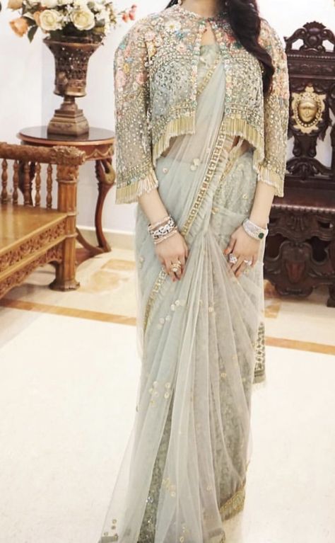 Long Jacket Saree Style, Sarees With Shrugs, Saree With Short Jacket, Coat On Saree, Jacket Saree Style, Saree With Long Shrug, Saree With Coat Style, Saree With Jacket Style, Sari With Jacket