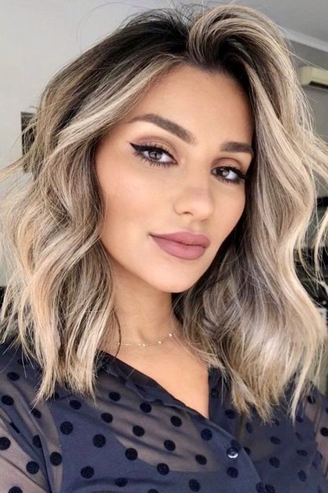 Haircut 2020, Feminine Features, Layers Medium, Haircut Styles, Haircuts For Medium Hair, Haircut And Color, Trendy Haircuts, Hair Color And Cut, Easter Tree