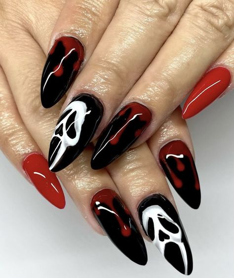 Ghostface Nails Black And Red, Scream Nails Coffin Shape, Red Ghostface Nails, Slasher Movie Nails, Halloween Coffin Shaped Nails, Black White And Red Halloween Nails, Slasher Nail Art, Simple Ghostface Nails, Horror Nails Easy