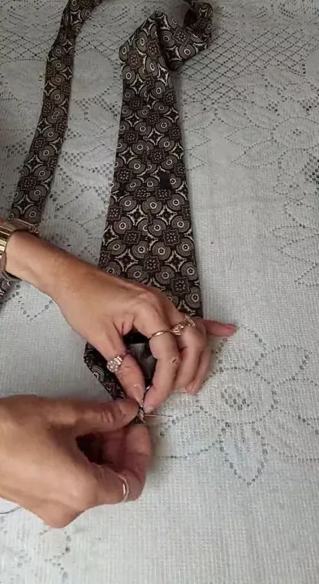 Alternative Doors, Necktie Brooch, Neck Tie Projects, Old Neck Ties, Diy Necktie, Necktie Projects, Diy Necktie Projects, Tie Projects, Mens Ties Crafts