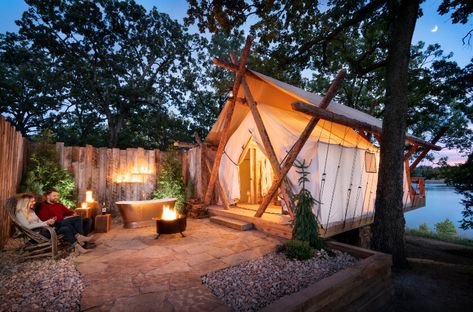 Amazing glamping space! Definitely on my bucket list for one day. Glamping Resorts, Outdoor Tub, Table Rock Lake, Glamping Site, Table Rock, Luxury Tents, Luxury Camping, Camping Glamping, Summer Destinations