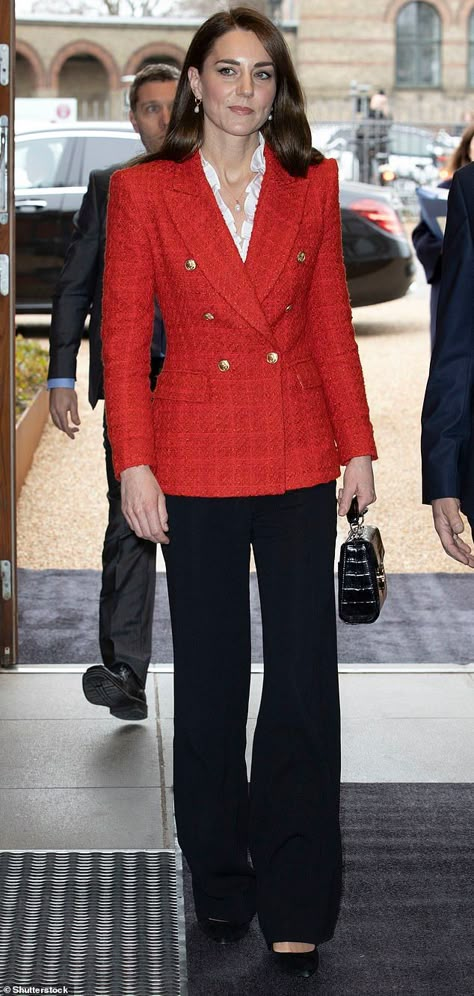 Kate Middleton Zara Blazer, Kate Middleton Outfits Classy, Kate Middleton Blazer, Zara Blazer Outfit, Classic Archetype, Official Outfits, Kate Middleton Style Outfits, Princess Kate Style, Princesse Kate Middleton